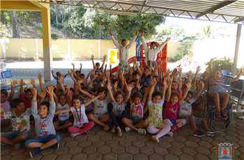 Bienal do Livro - Minutinho Bandeira Escola Municipal Dona Rosinha